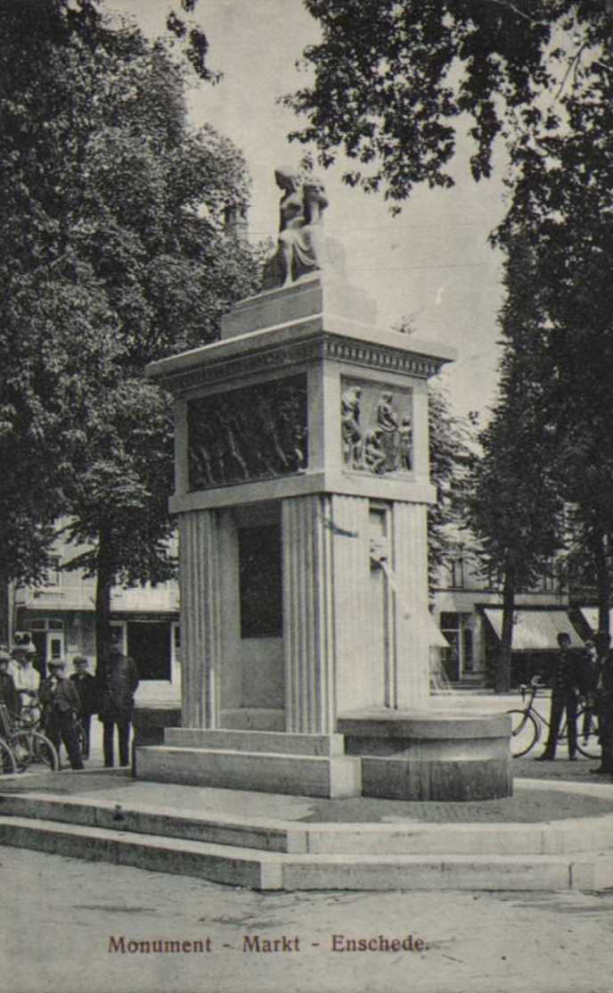 Markt-monument1913.jpg