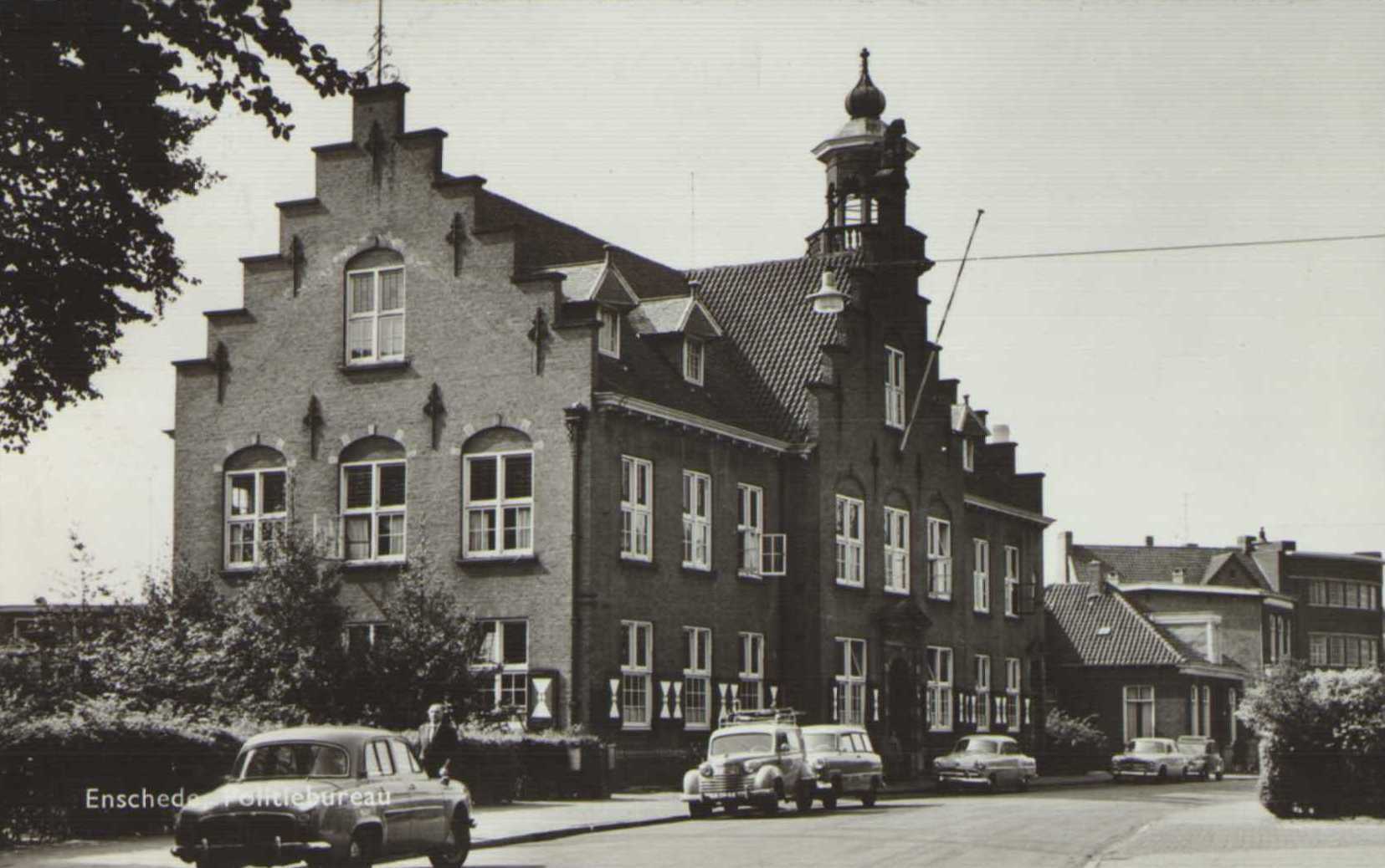 Politiebureau-Haaksbergerstraat-1958-.jpg